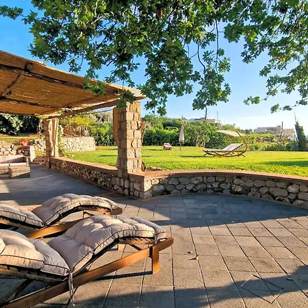 Coralia Vista Mare E Giardino Privato וילה