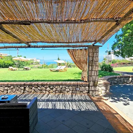 Coralia Vista Mare E Giardino Privato *