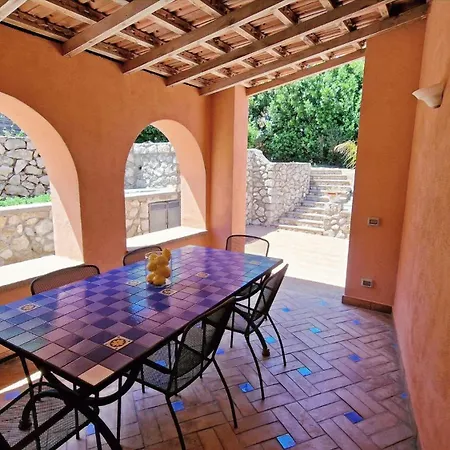 Coralia Vista Mare E Giardino Privato וילה