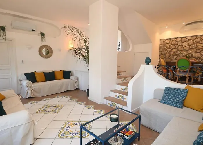 Coralia Vista Mare E Giardino Privato וילה *