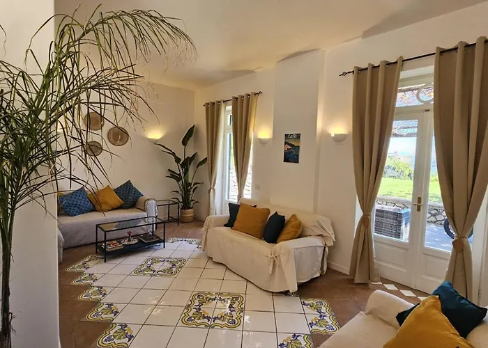 Coralia Vista Mare E Giardino Privato