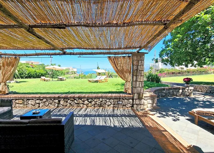 Coralia Vista Mare E Giardino Privato *