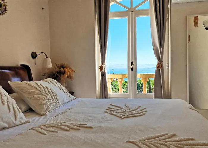 Coralia Vista Mare E Giardino Privato